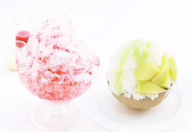 「果物屋の丸ごと苺のかき氷」「果物屋の完熟メロンのかき氷」