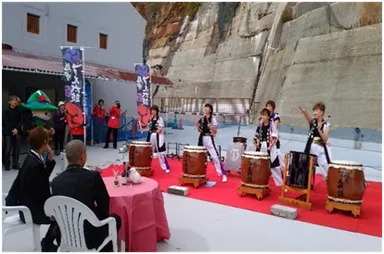 大観峰駅中テラス　越中陶太鼓による祝福演奏