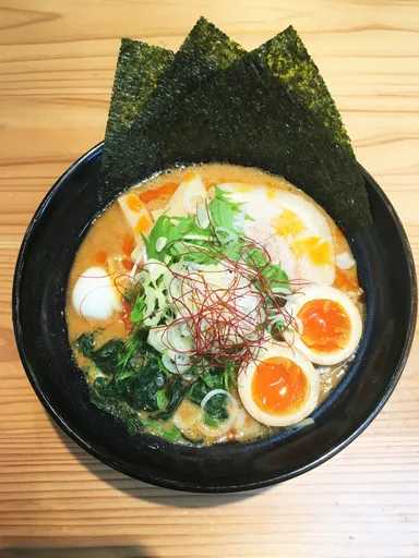 クリーミーとんこつ熟玉のせ