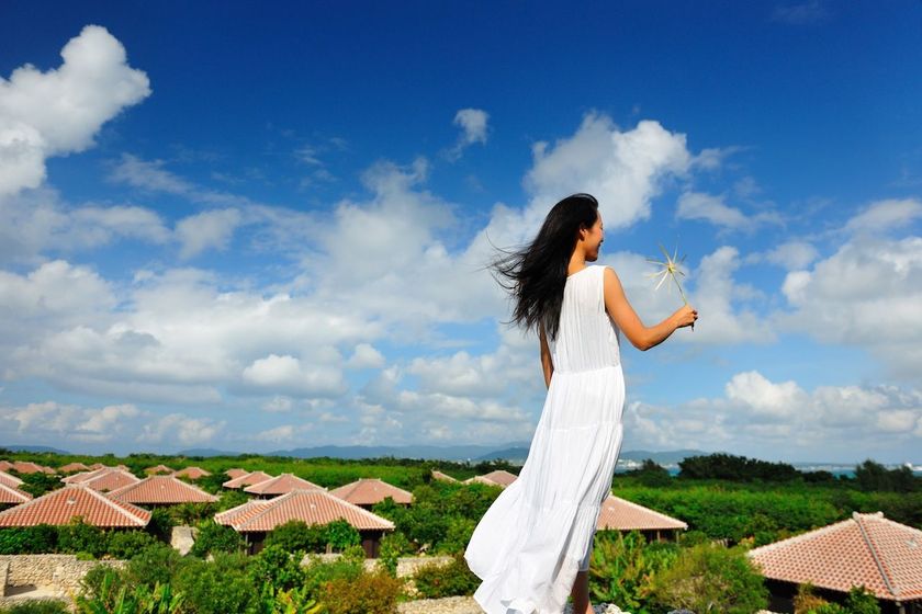 星のや竹富島（沖縄県・竹富島）
島に吹き抜ける風を感じて癒される滞在プログラム
「島風（しまかじ）よんなー滞在」開催
期間：2018年6月1日～9月30日