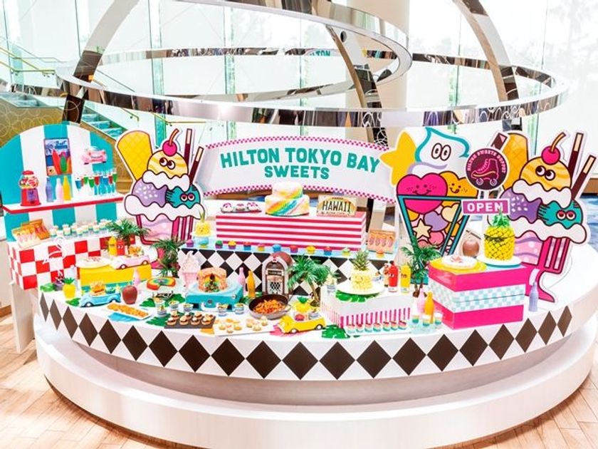 ヒルトン東京ベイ サマーデザートブッフェ7 6 金 より開催sns映え必至 ヒミツの仕掛けが可愛い カラフルマジックボックス ケーキ など史上最多40種類のデザート 軽食メニューが登場 ヒルトン東京ベイのプレスリリース