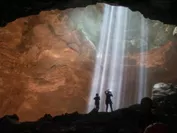 神秘的なジョンブラン洞窟を探検