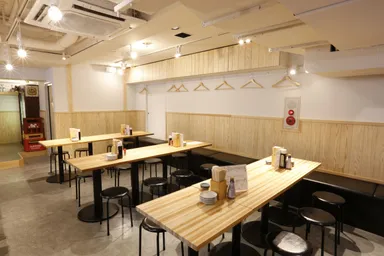 大衆酒場 鳥の素揚げ ほしの 店内3