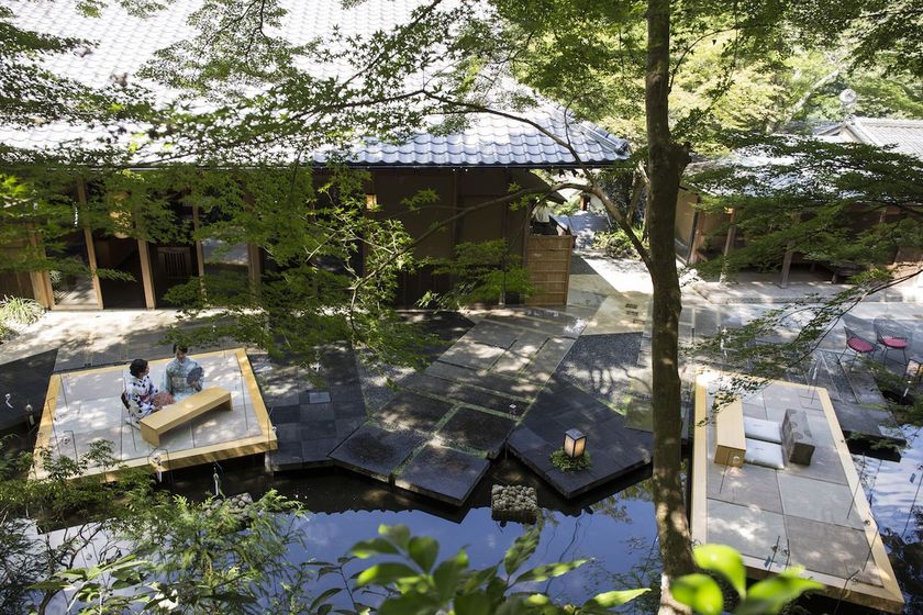 星のや京都（京都府・嵐山）
京都の職人とコラボレーションした夏限定の共用スペースが登場
水辺にせり出す桟敷席「奥嵐山の納涼床」を設置
設置期間：2018年7月1日～8月31日