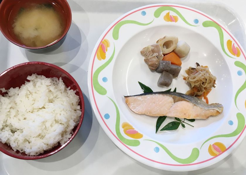 ～メニューテーマは「健康志向」～
食生活改善ねらい「100円朝食」を実施
７月上旬～中旬、全４キャンパスで