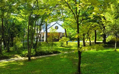 【ホテルブレストンコート】ホテル正面　中庭から