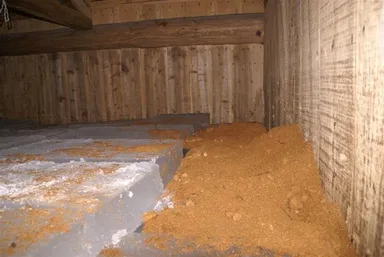 出荷まで氷室の中で貯蔵