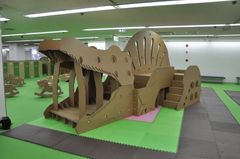 夏休みは高さ2m40cmの恐竜オブジェや恐竜モチーフの滑り台など親子で楽しめるエコ遊園地に！「ダンボール遊園地 in 東武」を7/26(木)から初開催