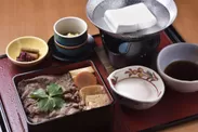 「和牛すき焼き重　湯豆腐付き」3,600円(税込)