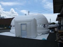 暑い夏の屋外に、涼しいエアドームで出張冷房サービス提供開始！大型エアコンの冷風で大きく膨らむ『ひえひえド～ム』