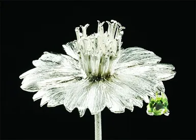 欠けた宝石を使ったオブジェ(4)