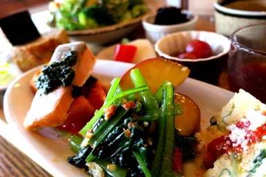 一汁七菜 野菜いっぱい畑のランチ 1,200円