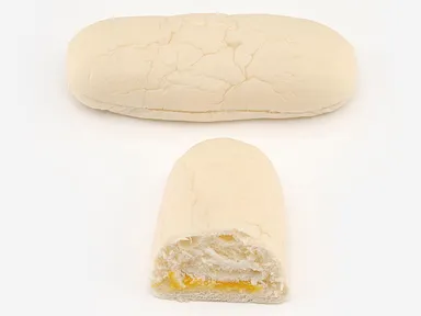 白いコッペパン(マンゴークリーム＆ホイップ)