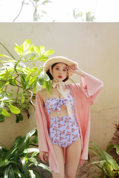 2WAYフローラルフロントタイモノキニ　4,590円(税抜)