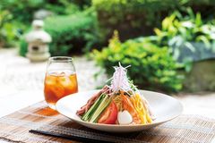 ヒルトン東京ベイ　夏限定　ひんやり冷たい麺が登場アールグレイティーがほのかに香る「特製五目冷やしそば」など全6種類