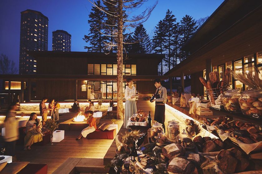 星野リゾート　トマム（北海道勇払郡占冠村）
十勝小麦を使用したパンと北海道のワインを味わう
「つき夜のパンまつり」を初開催
開催期間：2018年9月1日〜10月31日
