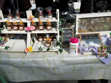 こだわりのはちみつも販売！