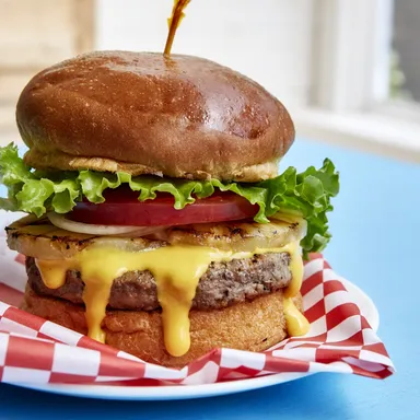 〈テディーズ　ビガー　バーガー〉スーパーハワイアンバーガー　税込1,188円