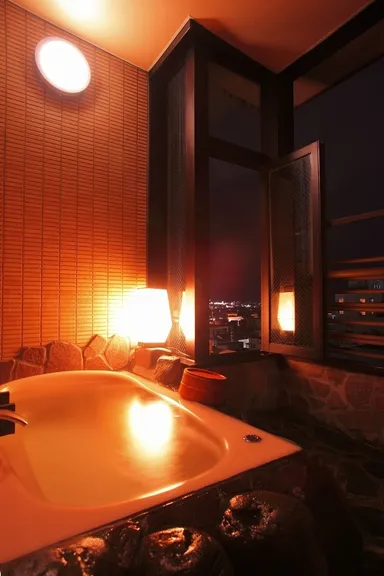 改装した半露天展望風呂の客室『祥山』