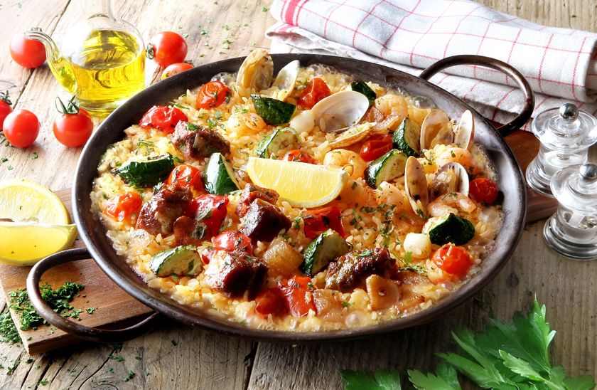 おかげさまで10周年！！　宅配のパエリア専門店『ビバパエリア』
シーフードとステーキを１皿で！！「VIVAベストコンボ」新発売！！
さらに今だけ、大人気「クワトロチーズ・チキン」をプレゼント！！