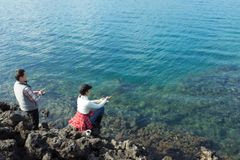 星のや富士 山梨県 富士河口湖町 富士山と紅葉の織りなす景色を釣りを通して優雅に楽しむ 紅葉富士グラマラスフィッシング 提供開始実施期間 18年10月25日 11月25日 星野リゾートのプレスリリース