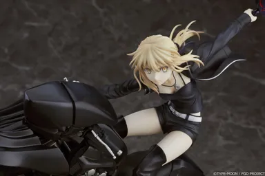 「セイバー/アルトリア・ペンドラゴン〔オルタ〕＆キュイラッシェ・ノワール」6