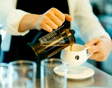 ナカムラコーヒーロースターsにLAND.オリジナルの深煎りブレンド　photo：ONODA Yoichi