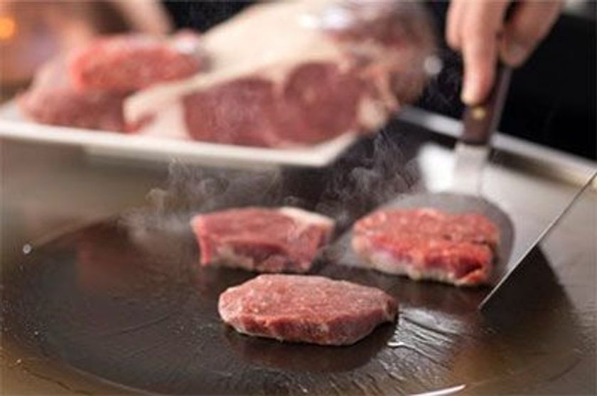 ステーキオーダーバイキング、黒毛和牛食べ比べで猛暑を吹き飛ばそう！
夏休み特別企画　期間限定「鉄板焼」ランチ＆ディナー
第一ホテル東京シーフォートにて、好評販売中