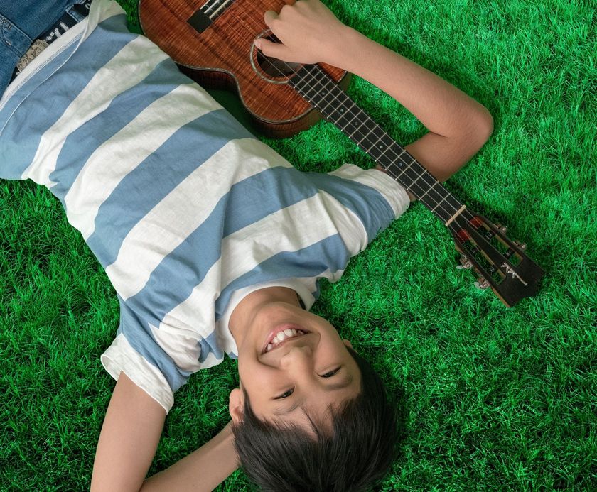 今年の夏休みは「ウクレレ」に注目！
新宿小田急で、“ナニワの高速ウクレレ少年”
近藤利樹さんによる演奏会を開催します！