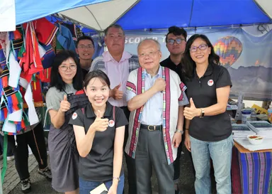 駐日副代表郭仲熙氏が台東ブースに