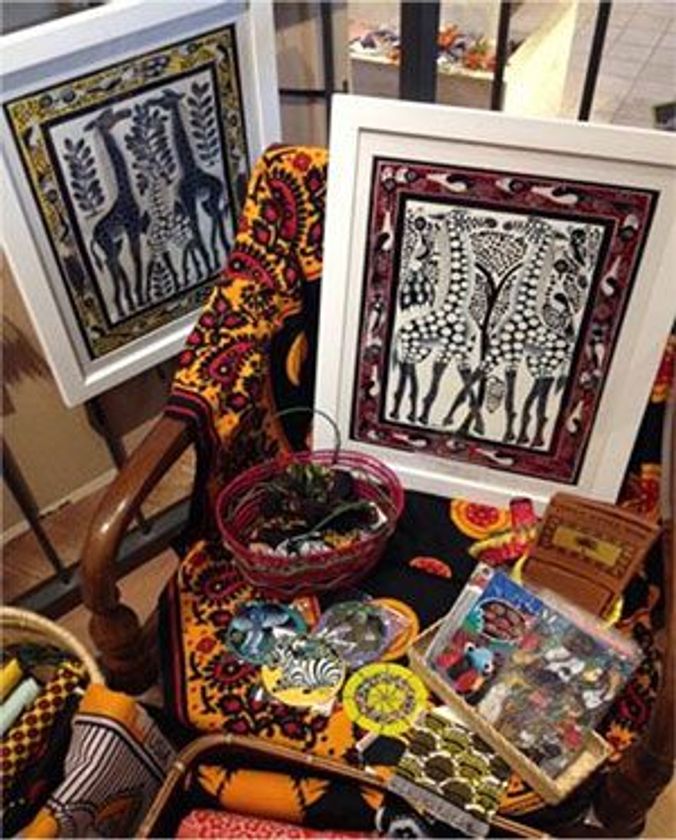 六甲ガーデンテラス ショップホルティ
アフリカン現代アート 「ティンガティンガ・アート原画展」
8月1日（水）から8月31日（金）まで開催
8月19日（日）にはティンガティンガ・アートの
うちわ作り体験ワークショップを開催