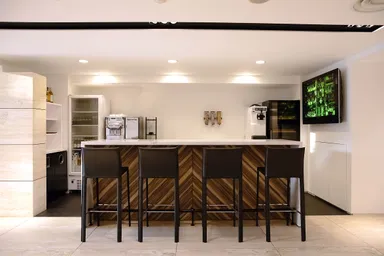 1F 来客スペース　バーカウンター