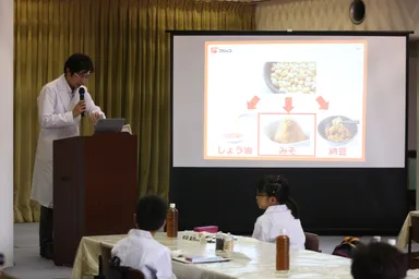 授業を行うまめものしり博士