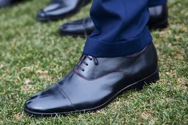 コラボシューズ