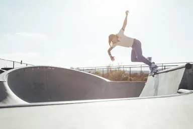 プロスケートボーダー のノラ・ヴァスコンセロス (25歳)