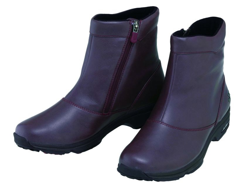 独自の衝撃吸収素材「パワークッション」搭載
凍結路面や雪面でも滑りにくい、着脱簡単ブーツ
L102S(女性用) 2018年10月上旬より発売