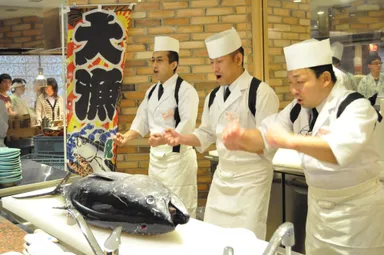 マグロの解体ショー