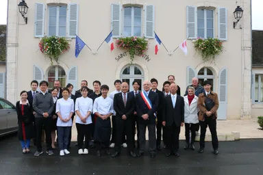 ヴァレンタイン村での交流事業の様子