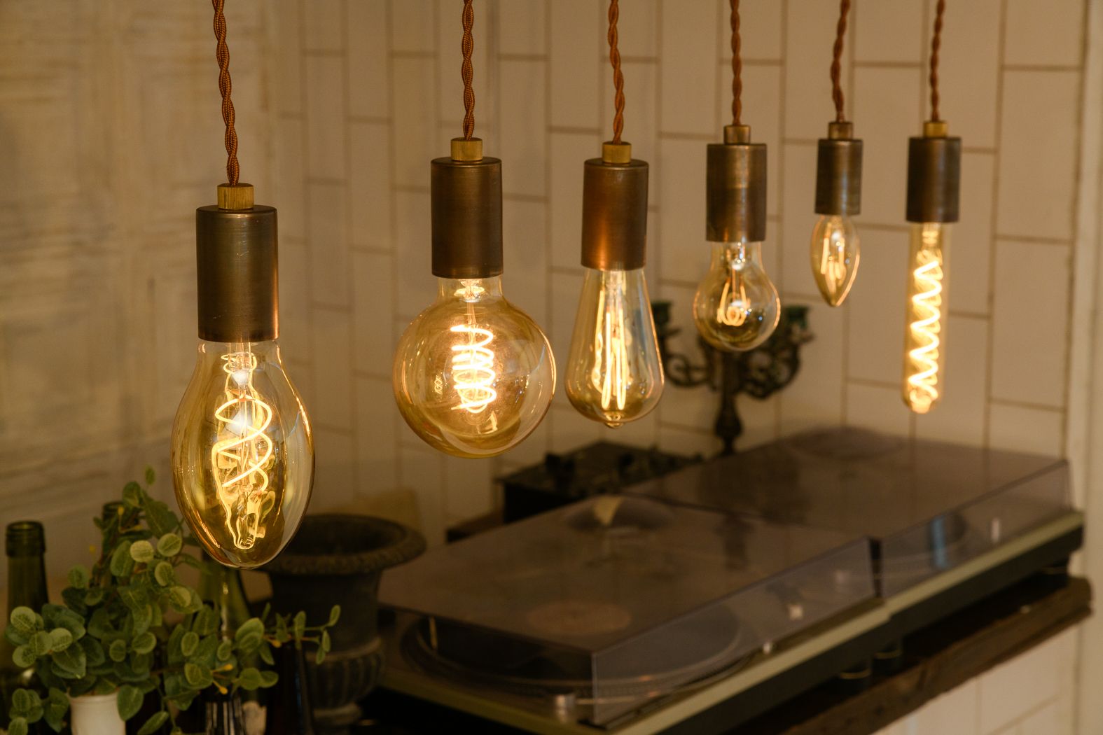 白熱電球のような美しいフィラメントをLEDで再現したヴィンテージLED