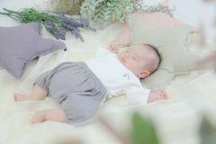 おむつ替えが簡単なベビー服がリニューアル!足の出し入れがしやすい『ラクラク足首』でさらに着替えやすく&赤ちゃんに優しくなって9/8に販売