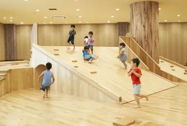 森のゾーン(岩山)　撮影：山根 朋子