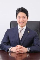 「お盆時期に交通事故の被害に遭われた方へ」交通事故専門のしまかぜ法律事務所が最新コラムを公開