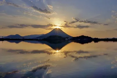 ▲第1回フォトコンテスト最優秀作品賞(テーマ：奇跡の一枚)「ダイヤモンド讃岐富士」撮影場所：讃岐富士(丸亀市)