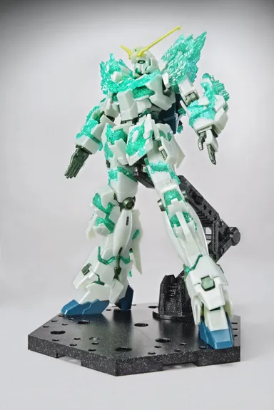 HG 1/144 ガンダムベース限定 ユニコーンガンダム(光の結晶体) 2