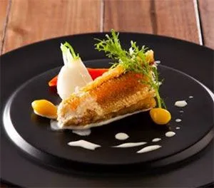 甘鯛の鱗焼き 柚子胡椒風味の白ワインソース