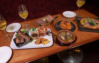 本格的なお食事、お酒が楽しめます