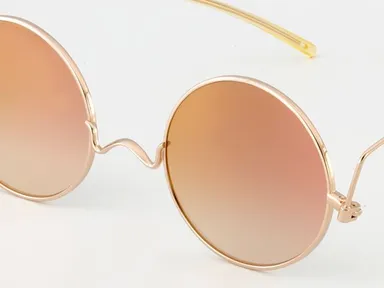 鼻パッドがないため化粧も剥がれにくい。