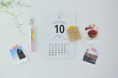 紐を使って壁にも掛けられる