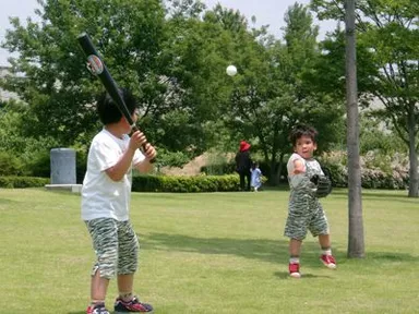 公園での野球イメージ