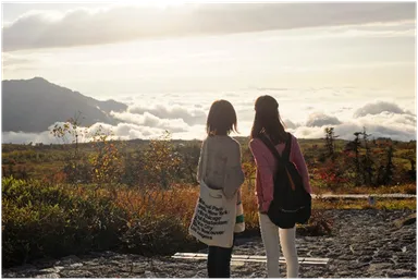 雲海に沈み行く夕日を眺めるひととき